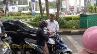 Peduli Sesama, Direktorat Intelkam Polda Sumsel Berbagi Takjil Untuk Warga