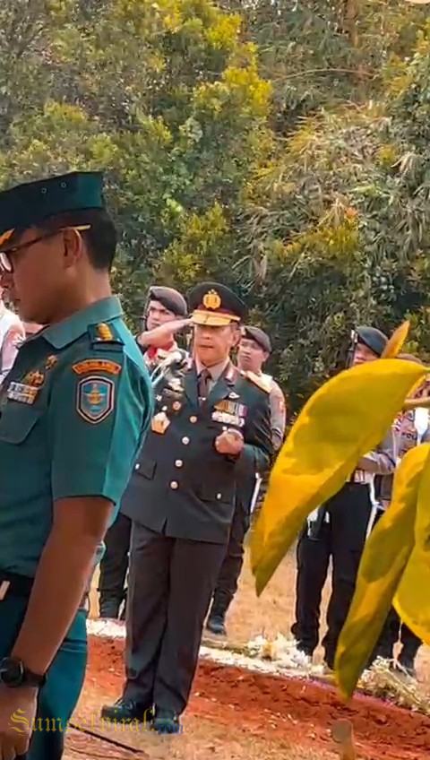 Penghormatan Terakhir Dari Sang Jenderal Untuk Almarhum Kombes Pol Agung Marlianto 