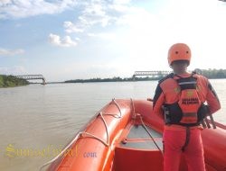 Jembatan Lalan Ambruk Diterjang Tongkang, 5 Orang Hilang