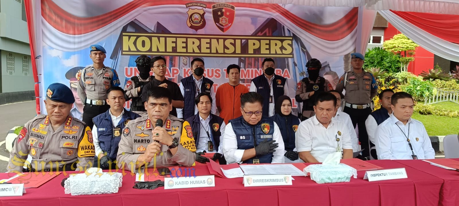 Konferensi pers penangkapan Bobby, Bos Tambang Batu Bara Ilegal Tanjung Enim 