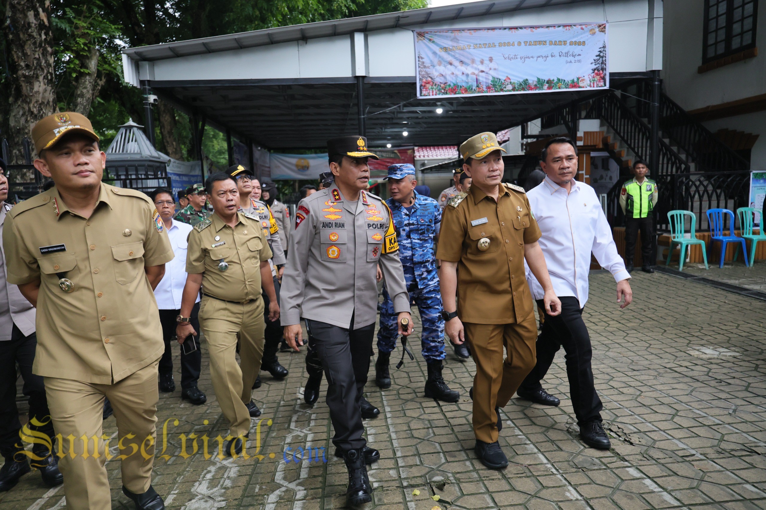 Kapolda Sumsel bersama Forkopimda saat melakukan Pengecekan Pos Pelayanan