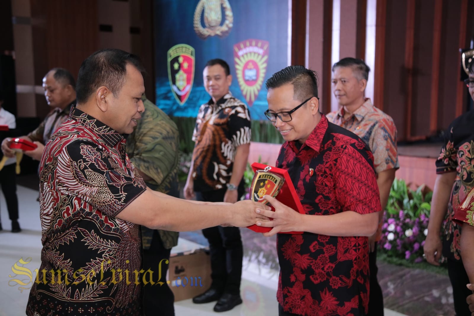 Dirreskrimum Polda Sumsel Kombes Pol M Anwar Reksowidjojo saat menerima Penghargaan Wassidik Terbaik Nasional dari Bareskrim Polri 