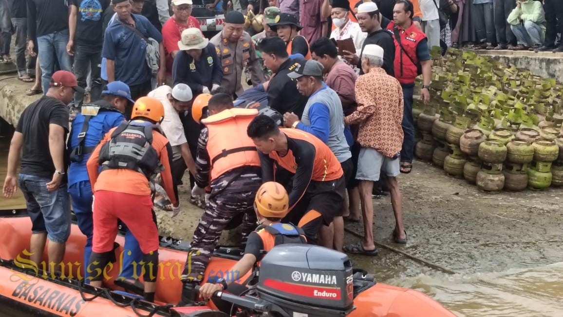 Detik-detik Penemuan Korban Laka Air oleh Tim Binpotmar Lanal Palembang